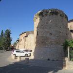 wir verlassen Spello durch die Porta Urbica die aus der Zeit des römischen Kaisers Augustus stammt