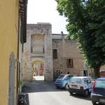 alles der Hauptstrasse entlang erreichen wir bald das kleine Dorf Sant'Eraclio...