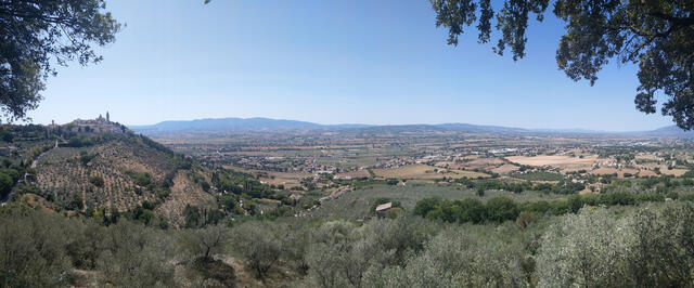 bei einer Aussichtsterrasse geniessen wir dieses grandiose Panorama