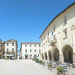 sehr schönes Breitbildfoto der Piazza Mazzini. Bei Breitbildfotos nach dem anklicken, immer noch auf Vollgrösse klicken