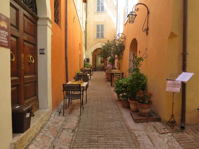 in einer Seitengasse entdecken wir das schöne Ristorante Taverna del 7