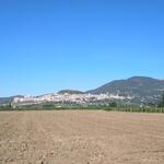 beim Bahnhof von Assisi schauen wir Richtung Assisi