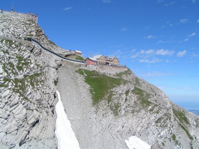 Blick zum alten aber heimeliger Berggasthaus Säntis