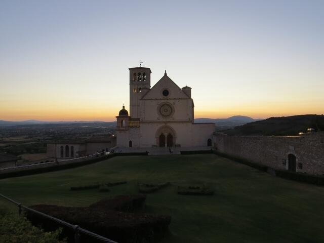 beim Sonnenuntergang erreichen wir die Basilika San Francesco