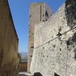 durch die Altstadt und entlang der historischen Befestigungsanlage laufend, verlassen wir das schöne Trevi