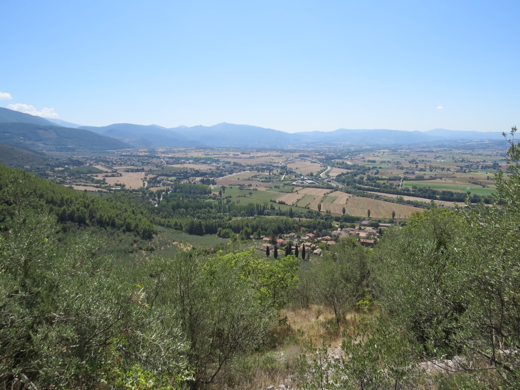 wir Blick auf die Ebene und Richtung Spoleto