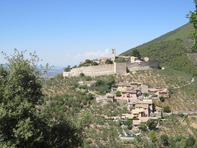 921 wurde der Castello di Campello erbaut. Heute beherbergt es unter anderem ein Hotel