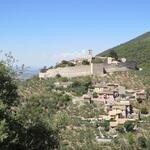 921 wurde der Castello di Campello erbaut. Heute beherbergt es unter anderem ein Hotel