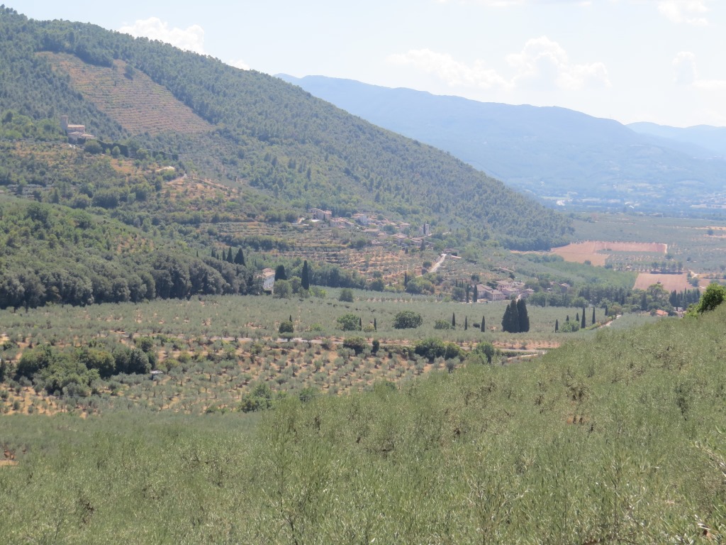 vor uns taucht das kleine Dorf Poreta auf unser Tagesziel