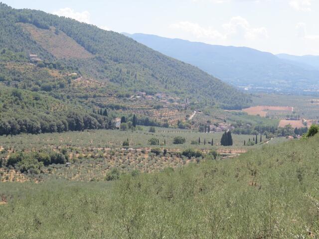 vor uns taucht das kleine Dorf Poreta auf unser Tagesziel