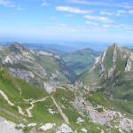 Blick vom Rotsteinpass Richtung Meglisalp. Links Schäfler. Rechts Marwees