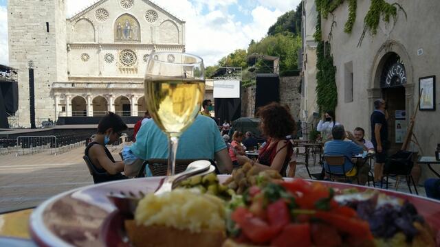 mit dem Blick zum Dom, geniessen wir einen Aperitivo