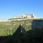 ...mit dem Ponte delle Torri ein mittelalterlicher Aquädukt