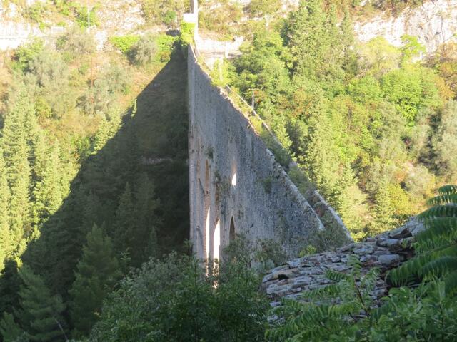 vor dem letzten Erdbeben führte die Via di San Francesco über diese Brücke
