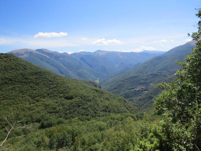 was für eine traumhafte Aussicht. Unten im Tal liegt Ceselli