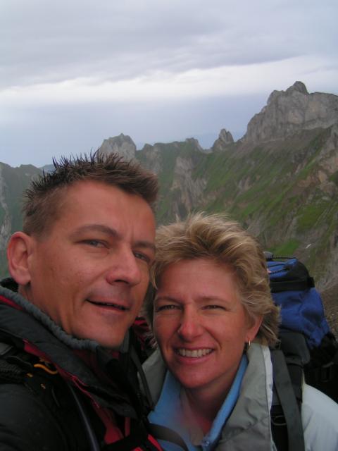 Erinnerungsfoto aufgenommen bei garstigem Wetter auf dem Rotsteinpass