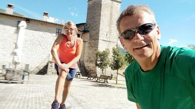 nach dieser willkommenen Erfrischung, warten wir auf unser Taxi das uns nach Spoleto zurückfahren wird