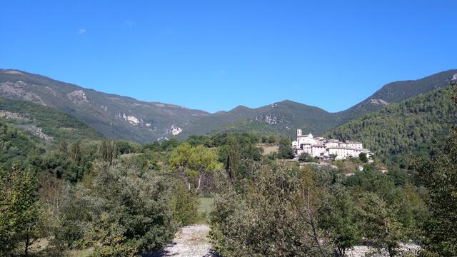 Blick Richtung Ceselli und die Berge die wir am Vortag überwunden haben