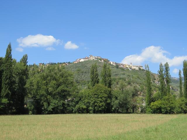 hoch oben auf einem Hügel erkennen wir Montefranco