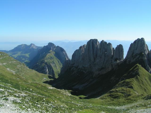 rechts die Kreuzberge