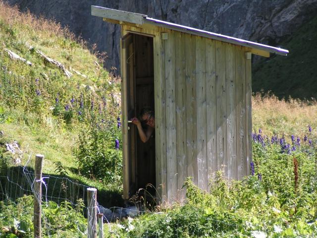 Mäusi beim stillen Örtchen