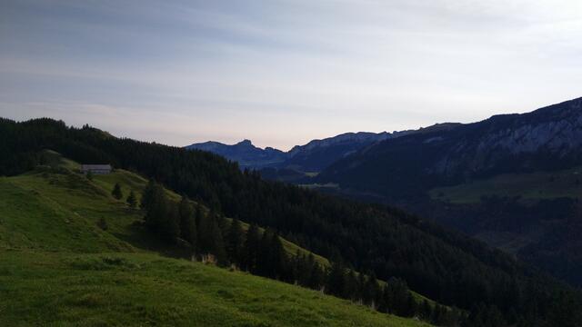 am Horizont erkennen wir den Hohen Kasten