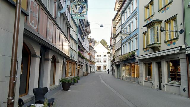 wir durchqueren die schöne Altstadt von Appenzell...