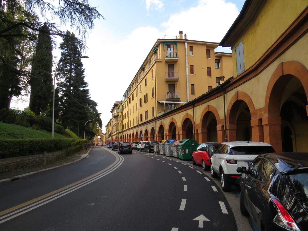 endlos ziehen sich die Arkaden durch die Stadt von Bologna