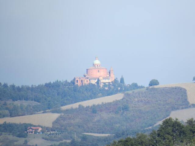 ...und erspähen am Horizont die Wallfahrtskirche Santuario della Madonna di San Luca
