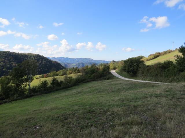 unser Wanderweg schlängelt sich durch diese schöne Hügellandschaft