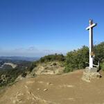 beim Gipfelkreuz des Monte Adone. Der höchste Punkt der heutigen Wanderung