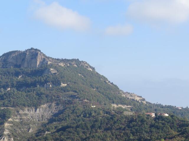 links der Monte Adone. Rechts unten Brento von wo wir am Morgen gestartet sind