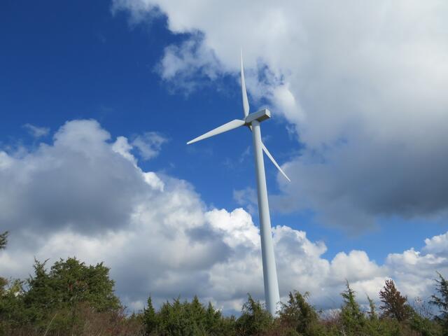 riesige Windräder produzieren hier oben Strom