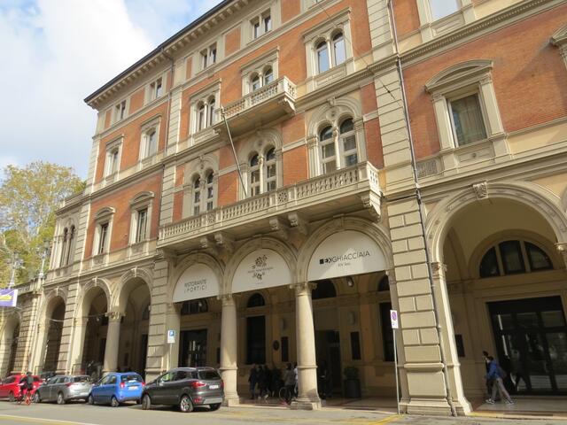 ...verlassen wir zum letzten mal das Hotel I Portici in Bologna. Heute abend übernachten wir in Firenze