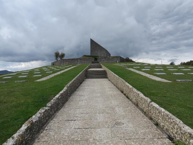 wir erreichen der Passo della Futa und gleichzeitig das Mahnmal und Soldatenfriedhof vom 2.Weltkrieg