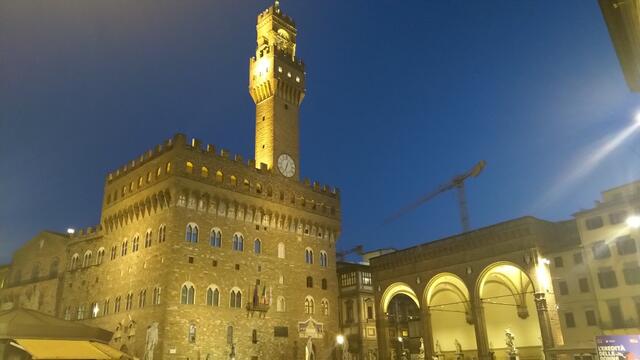 wir laufen durch die Piazza della Signoria. Traumhaft schön