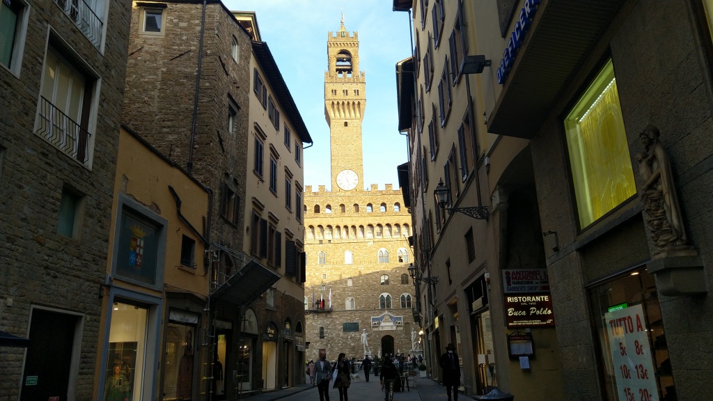 vom Hotel sind es nur ein paar Schritte und wir erreichen die Piazza della Signoria