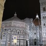 an der Piazza del Duomo mit dem Battistero San Giovanni, Cattedrale Santa Maria del Fiore und Campanile di Giotto vorbei...