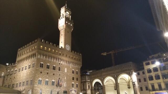 an der Piazza della Signoria vorbei geht es nach dem Nachtessen zurück ins Hotel