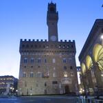 wir verlassen das Hotel La Torre dei Salterelli und laufen durch die Piazza della Signoria