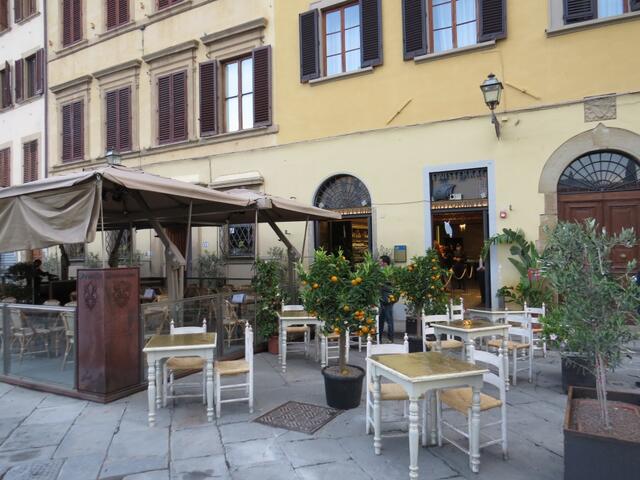wie am Vortag haben wir in der Pasticceria Finisterrae bei der Piazza di Santa Croce das Frühstück eingenommen