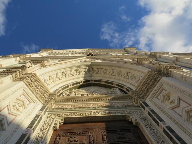 das schöne Portal der Basilica di Santa Croce