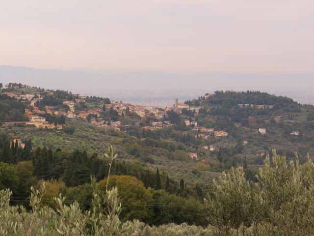 während dem wandern geniessen wir eine schöne Aussicht auf das von den Römer gegründete Fiesole