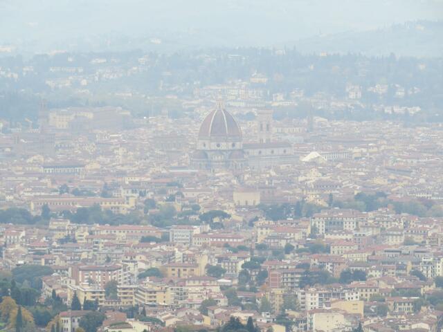 gut ersichtlich der Dom mit der riesigen Kuppel von Brunelleschi