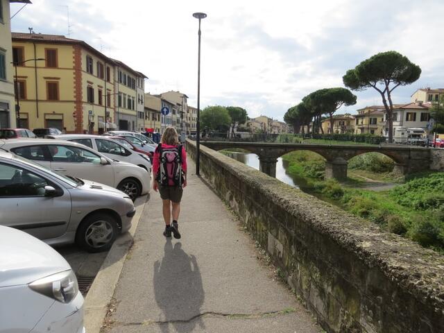 ...laufen wir weiter über kleine Nebenstrassen, direkt Richtung Altstadt von Firenze