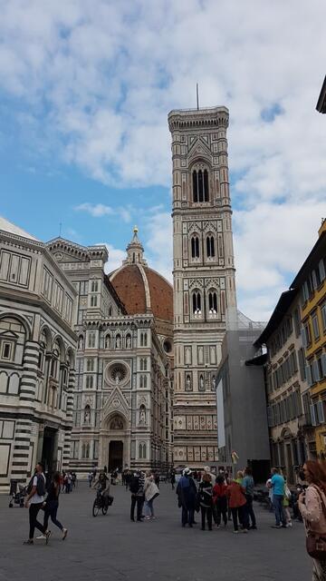 Blick auf Dom Santa Maria del Fiore mit der riesigen Kuppel, Baptisterium und Campanile