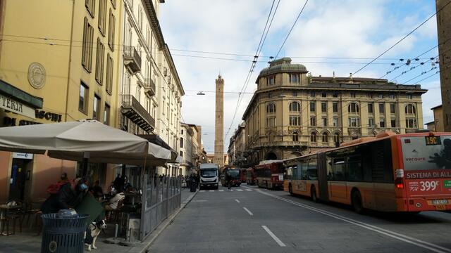 wir schlendern durch das Zentrum von Bologna