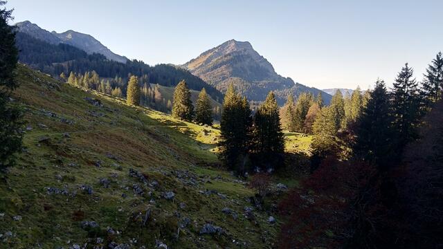 ...blicken wir Richtung Stockberg. Links davon befindet sich der Risipass