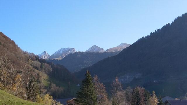 Blick zu den Churfirsten Selun, Frümsel, Brisi und Zuestoll. Hier kommt uns die Wanderung auf den Selun in den Sinn