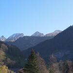 Blick zu den Churfirsten Selun, Frümsel, Brisi und Zuestoll. Hier kommt uns die Wanderung auf den Selun in den Sinn